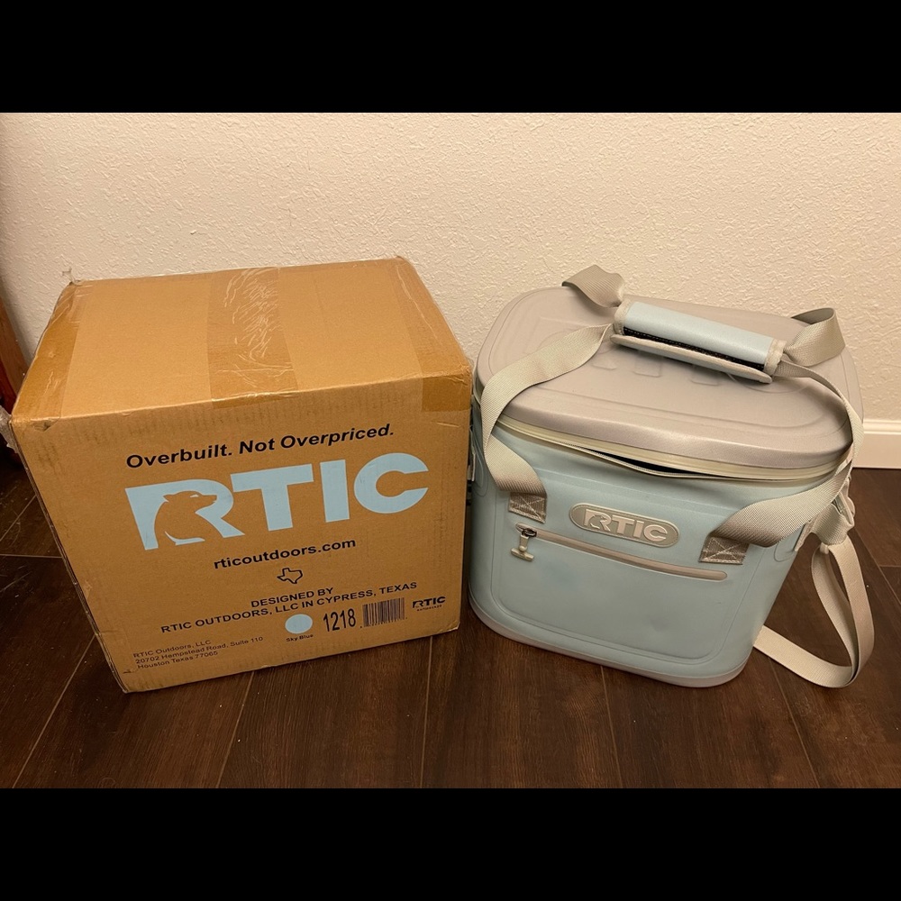 Sky blue RTIC soft pack 20 can cooler *brand new in the box*